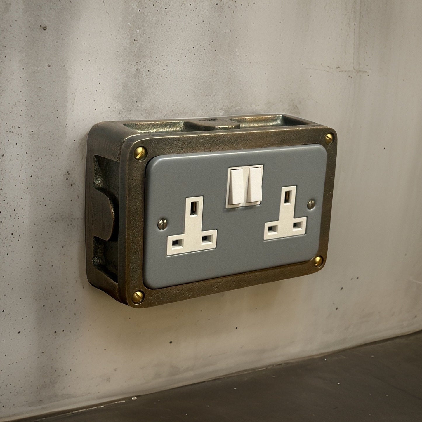 Grey Metal Clad Double Switched 13A Power Socket 230V 2 Gang 2G Socket Antique Brass Conduit Switch Industrial