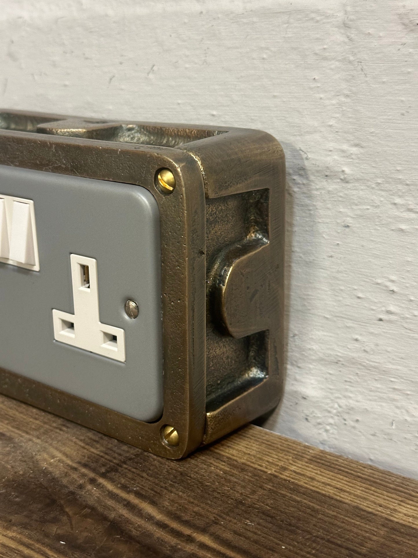 Grey Metal Clad Double Switched 13A Power Socket 230V 2 Gang 2G Socket Antique Brass Conduit Switch Industrial